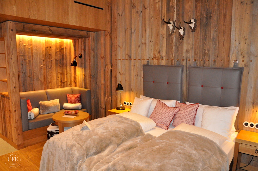 Löwen Hotel Montafon - Bett mit Sofa