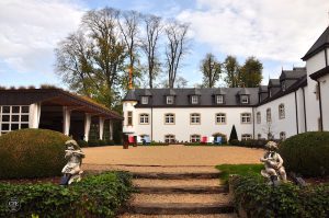 Chateau d'Urspelt, Innenhof mit Aufgang