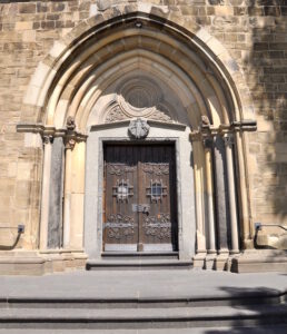 Portal der Kirche St. Mariä Himmelfahrt in Solingen-Gräfrath